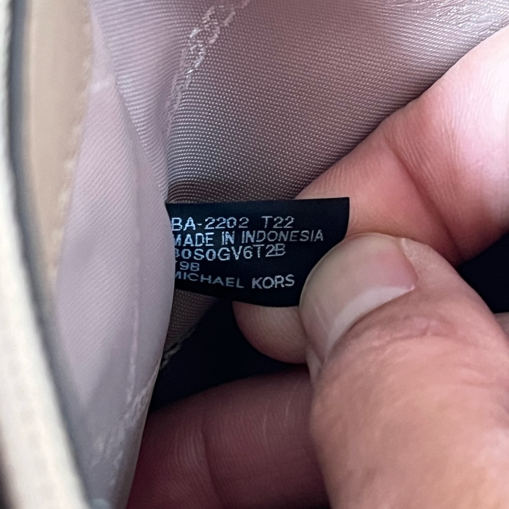 🌼Michael Kors Purse - Picture 13 of 15